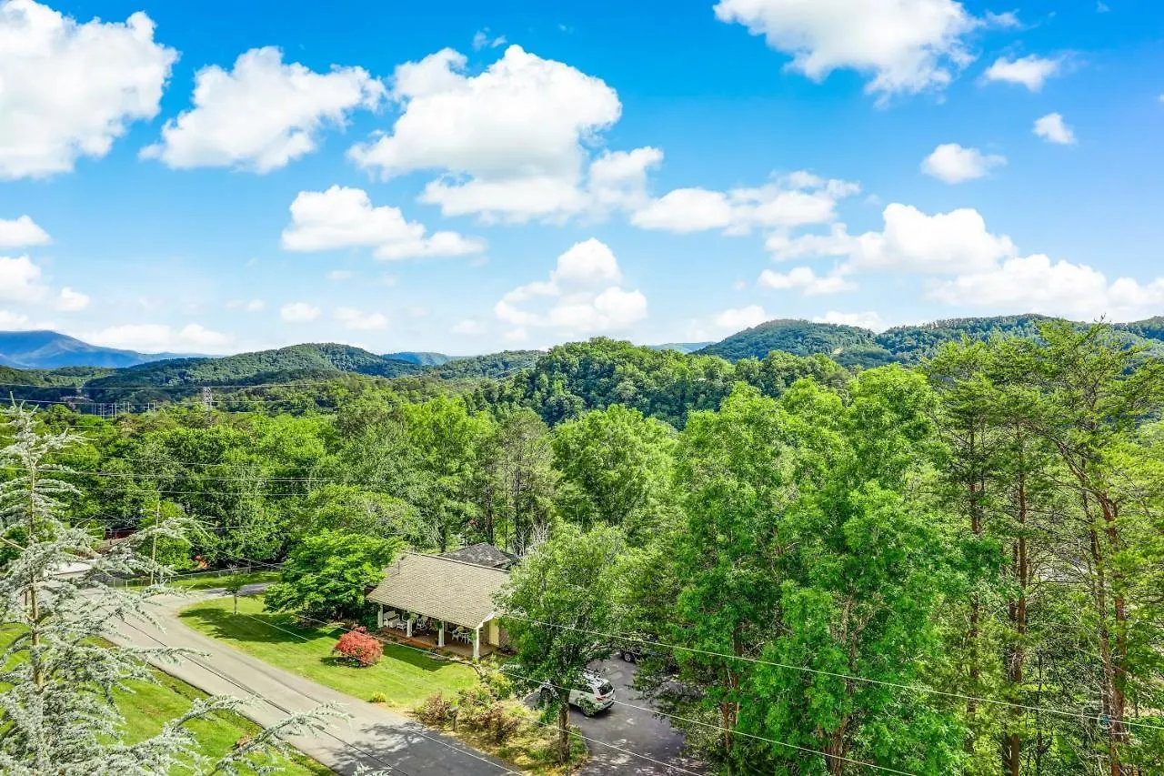 Easy Street Whispering Pines 211 Apartment