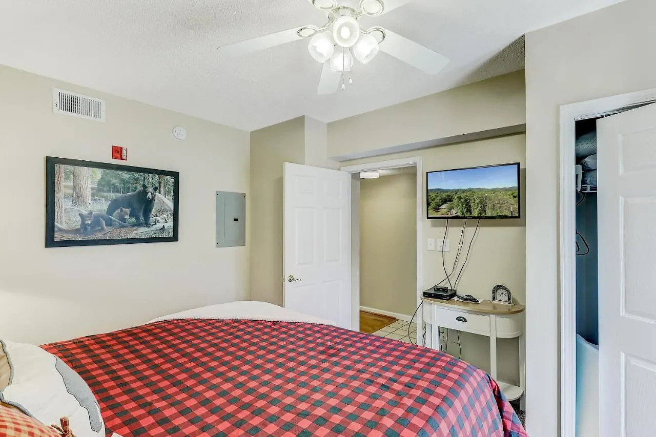 Lazy Bear Whispering Pines 111 * Pigeon Forge
