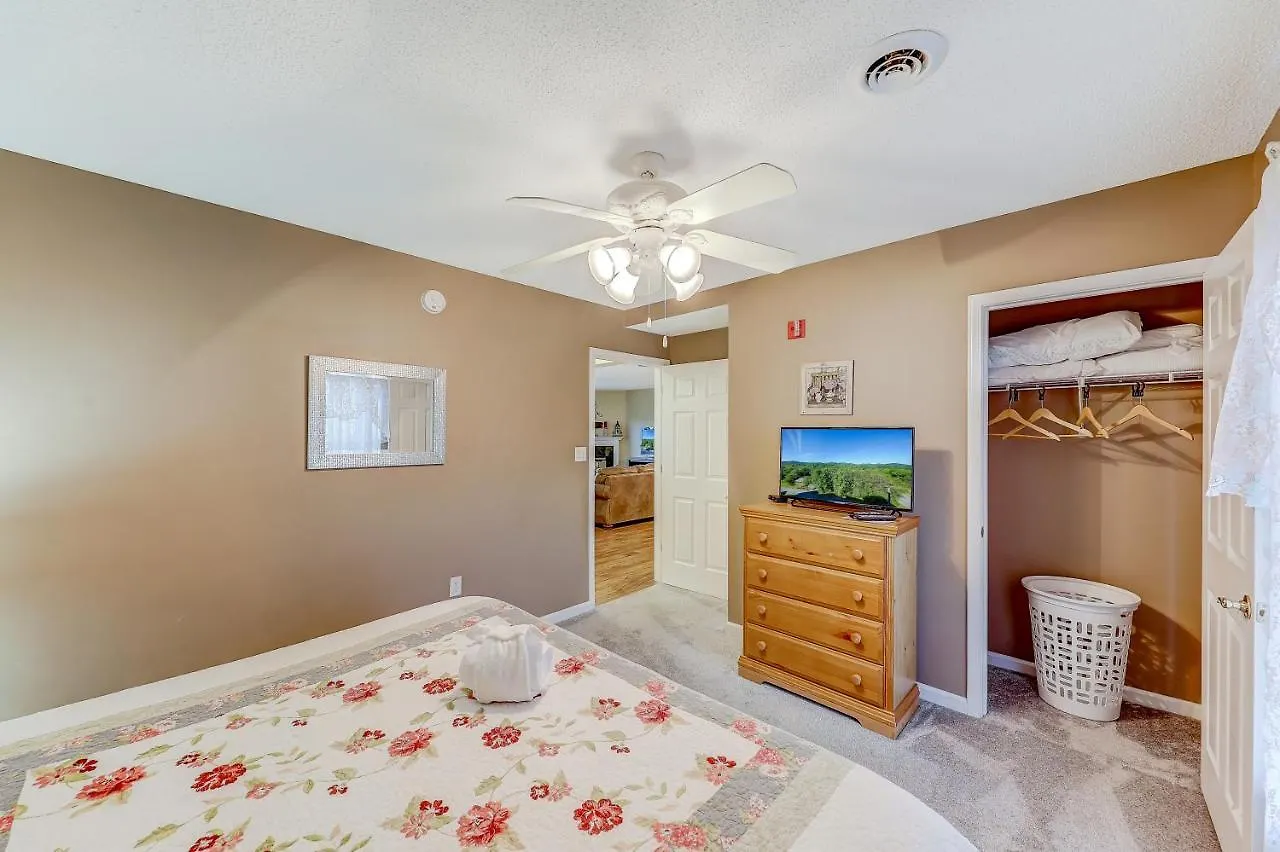Birds Eye View Whispering Pines 252 Apartment *