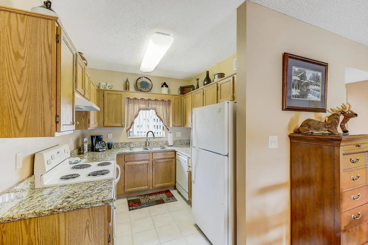 Apartment Vacation Destination Whispering Pines 444 *