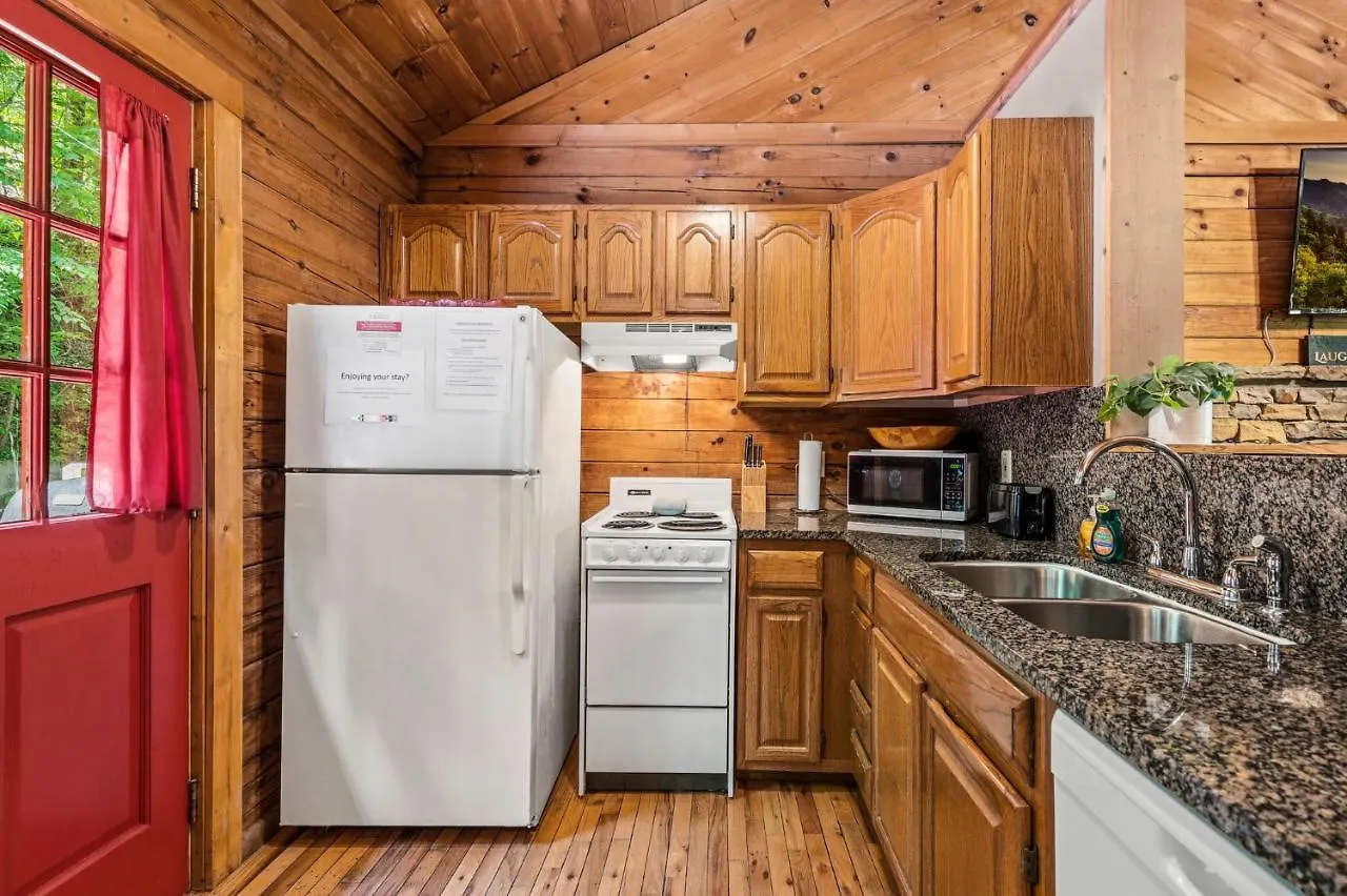 Romantic Log With Hot Tub Сasa de vacaciones Pigeon Forge