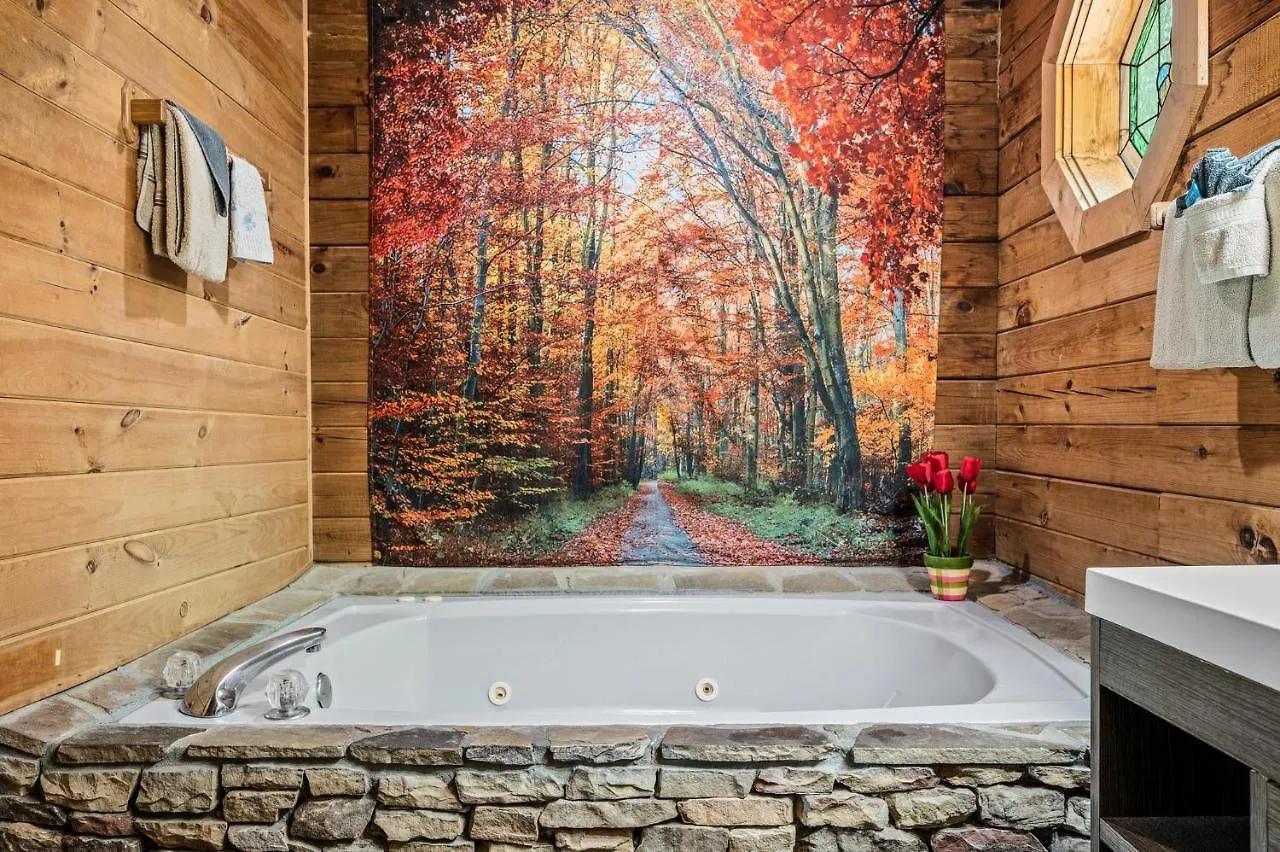 Romantic Log With Hot Tub Сasa de vacaciones *