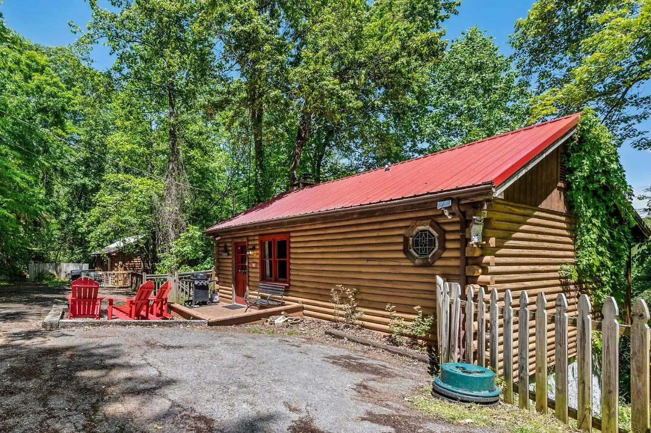 Сasa de vacaciones Romantic Log With Hot Tub Pigeon Forge