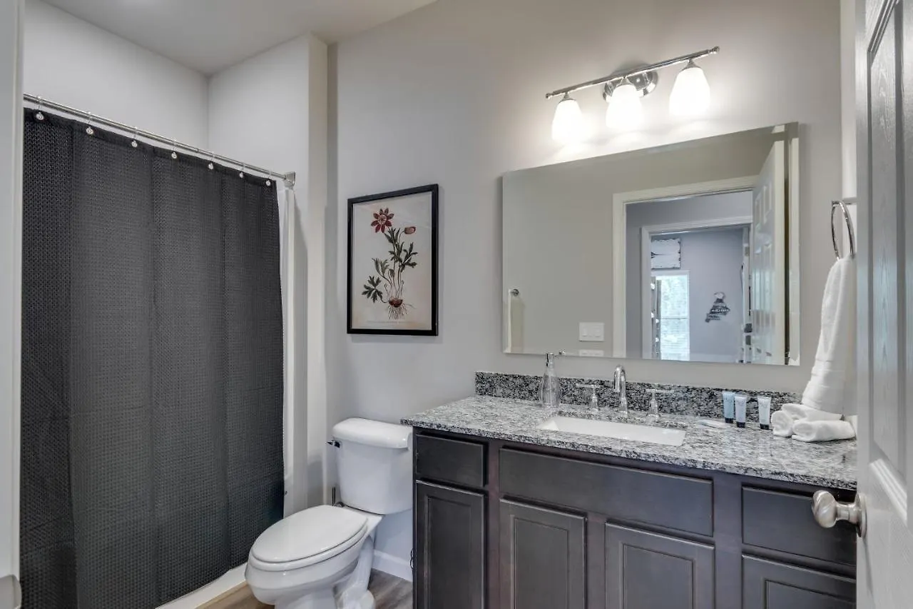 Apartment New 3 Bedroom Sleeps 6