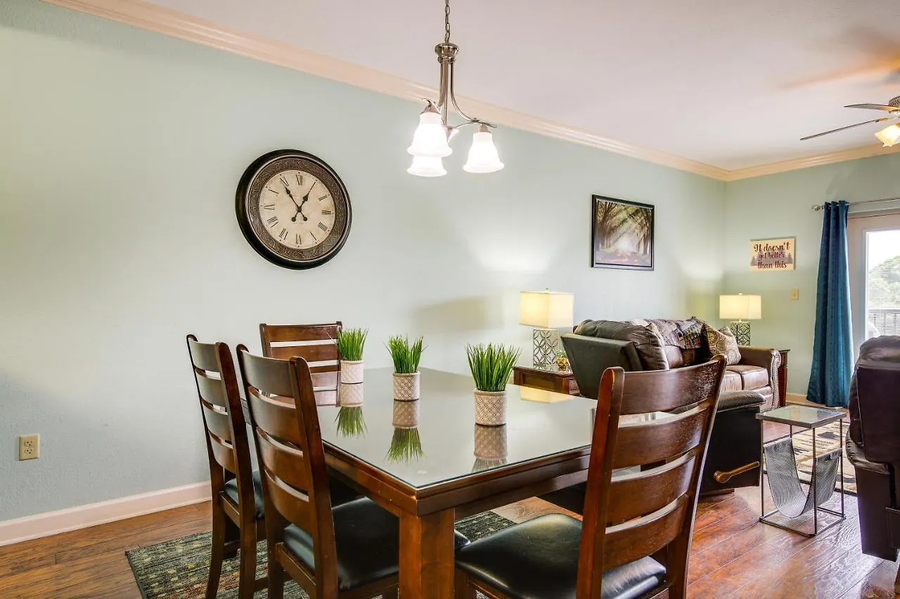 Apartment With Community Amenities! *