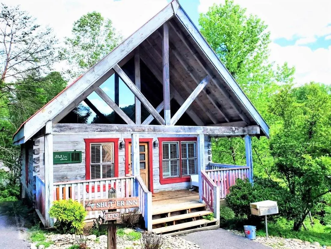 Chalet Adorable Shut'er Pigeon Forge