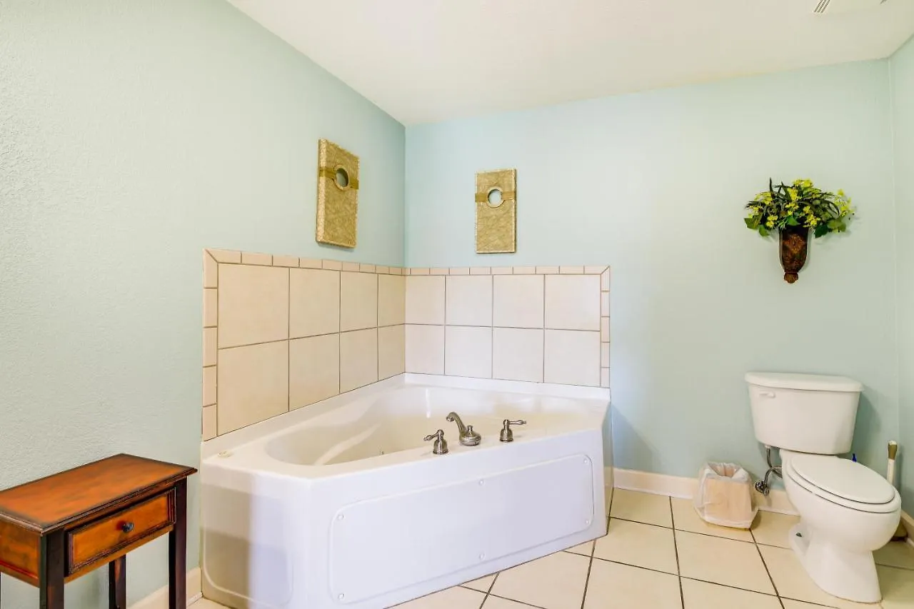 With Community Amenities! Apartment *