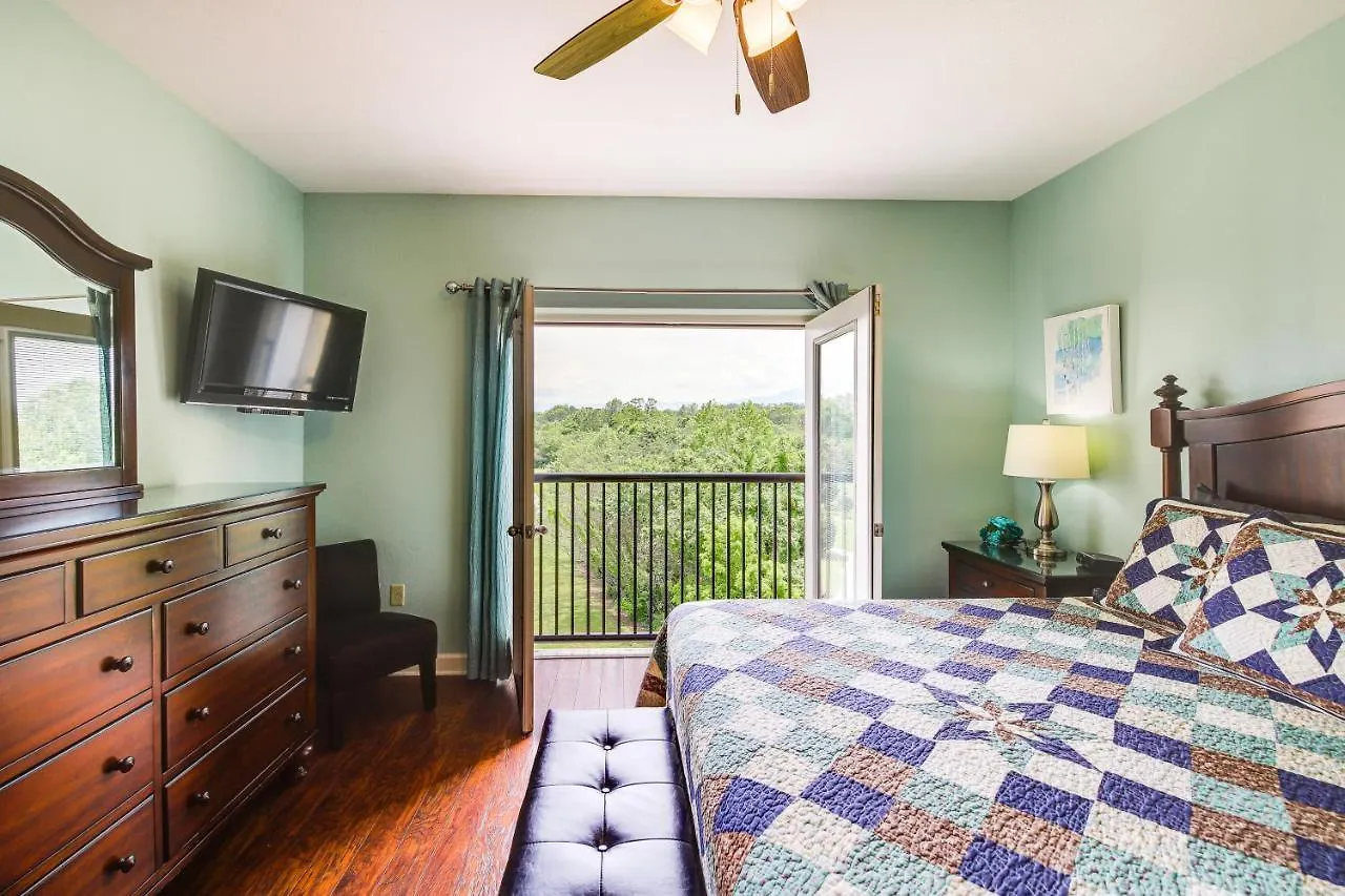 Apartman With Community Amenities! *