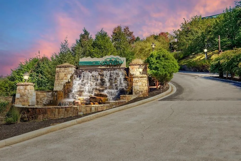 Casa de Férias 2 Miles From Dollywood Family With Seasonal Outdoor Swimming Pool, Year Around Heated Indoor Swimming Pool, Townhome Style Cabin, Private Hot Tub, Arcade, Tv, Wifi, Kitchen With Refrigerator, Washer And Dryer Pigeon Forge