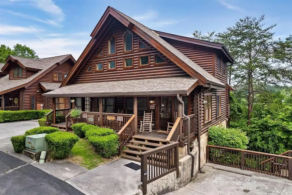 2 Miles From Dollywood Family With Seasonal Outdoor Swimming Pool, Year Around Heated Indoor Swimming Pool, Townhome Style Cabin, Private Hot Tub, Arcade, Tv, Wifi, Kitchen With Refrigerator, Washer And Dryer