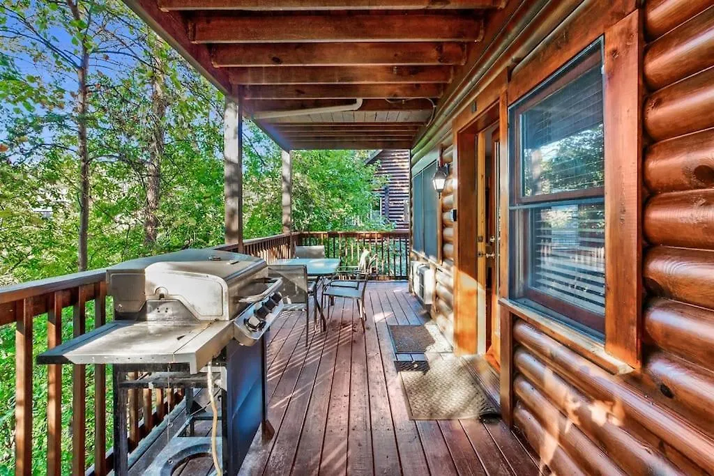 Casa de Férias 2 Miles From Dollywood Family With Seasonal Outdoor Swimming Pool, Year Around Heated Indoor Swimming Pool, Townhome Style Cabin, Private Hot Tub, Arcade, Tv, Wifi, Kitchen With Refrigerator, Washer And Dryer Pigeon Forge