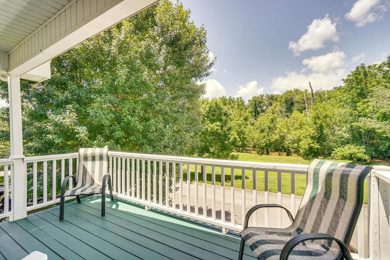 With Deck And Hot Tub Near Town! Semesterbostad Pigeon Forge