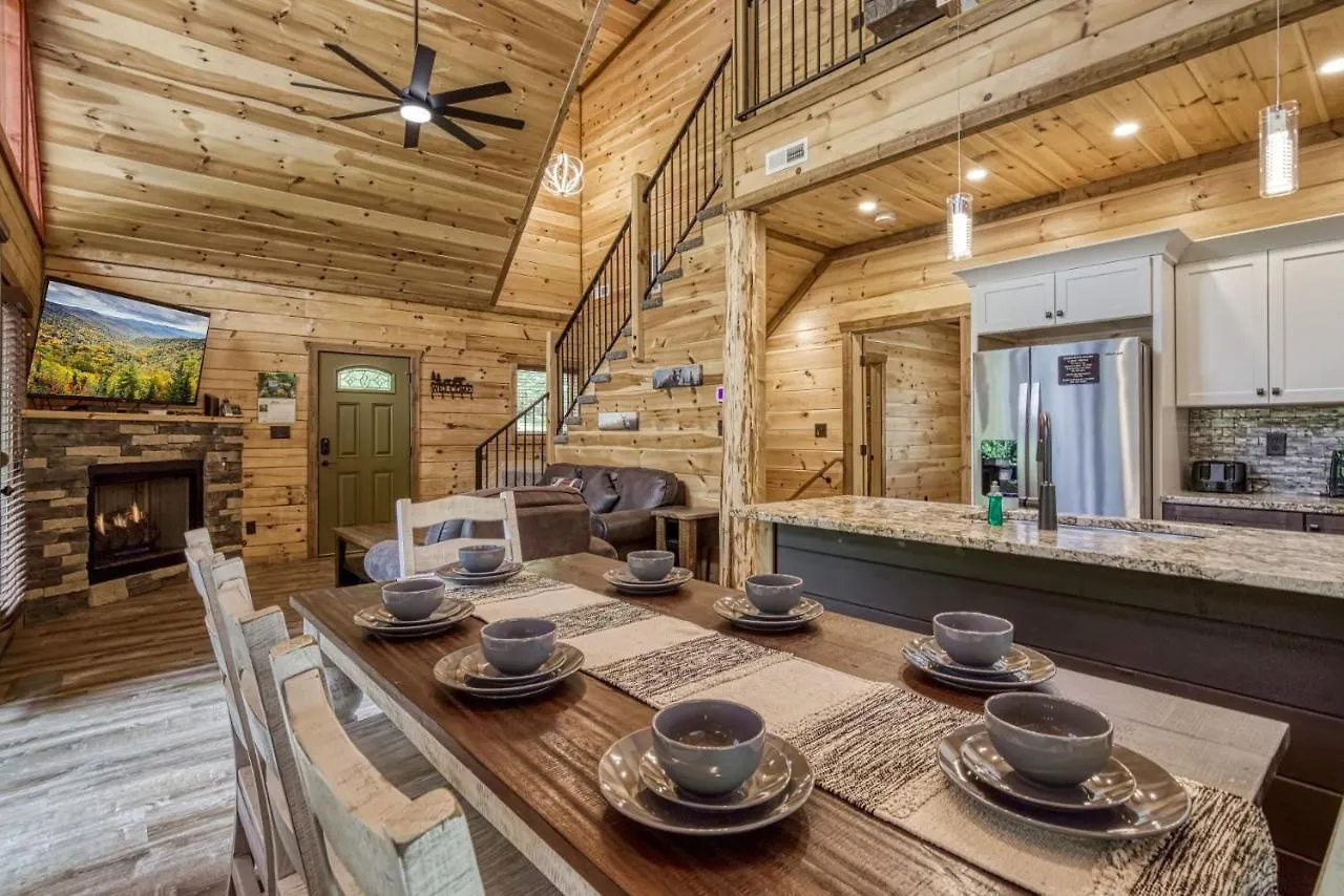 Ern841 - Sweet Feet Retreat - Location, Location, And Private Indoor Pool! Holiday home