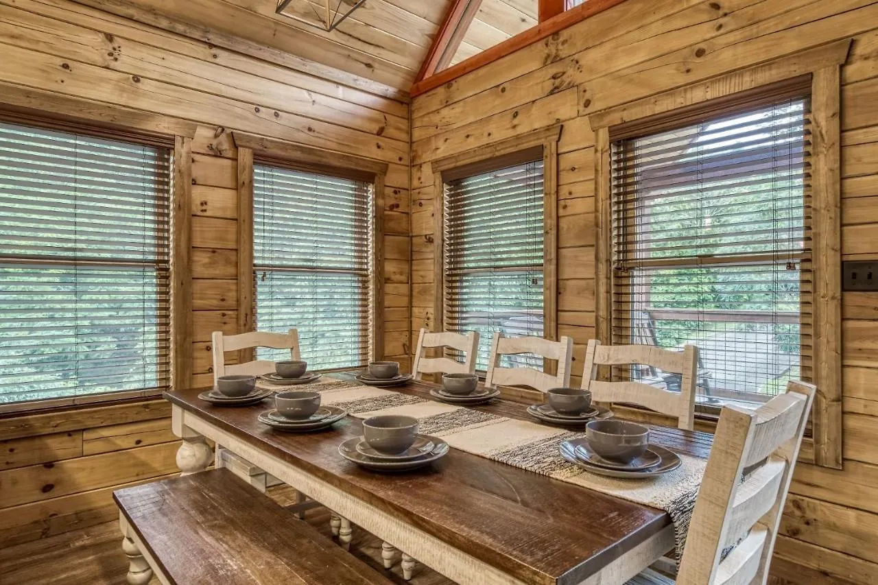 Ern841 - Sweet Feet Retreat - Location, Location, And Private Indoor Pool!