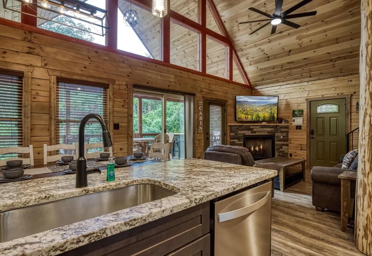 Ern841 - Sweet Feet Retreat - Location, Location, And Private Indoor Pool!