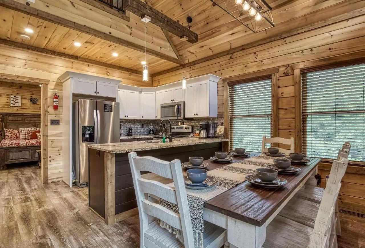 Ern841 - Sweet Feet Retreat - Location, Location, And Private Indoor Pool! *