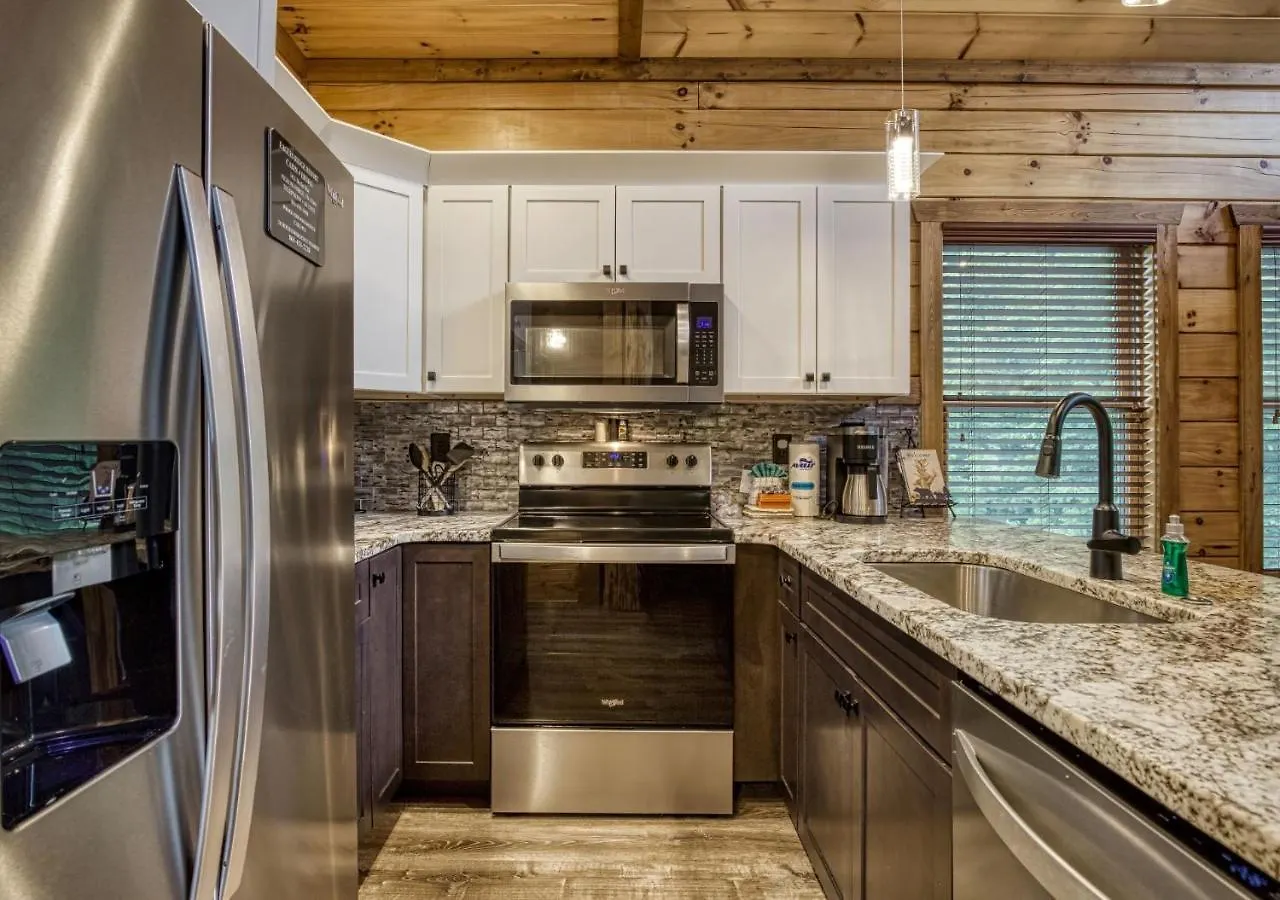 Ern841 - Sweet Feet Retreat - Location, Location, And Private Indoor Pool!