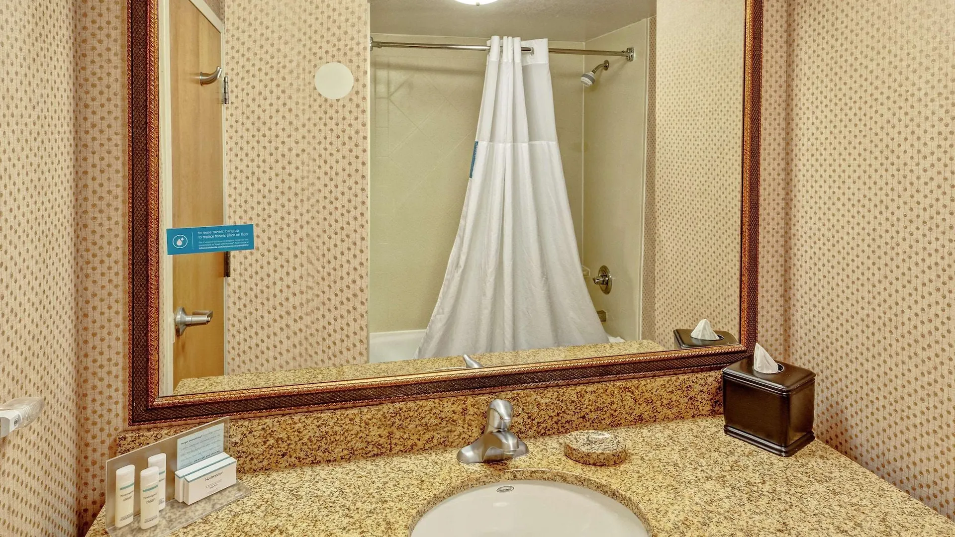 Hampton & On The Parkway Hotell 3*