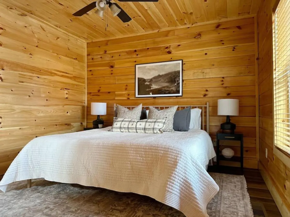 Wildwood Retreat Indoor Pool Hot Tub Game Area Pigeon Forge