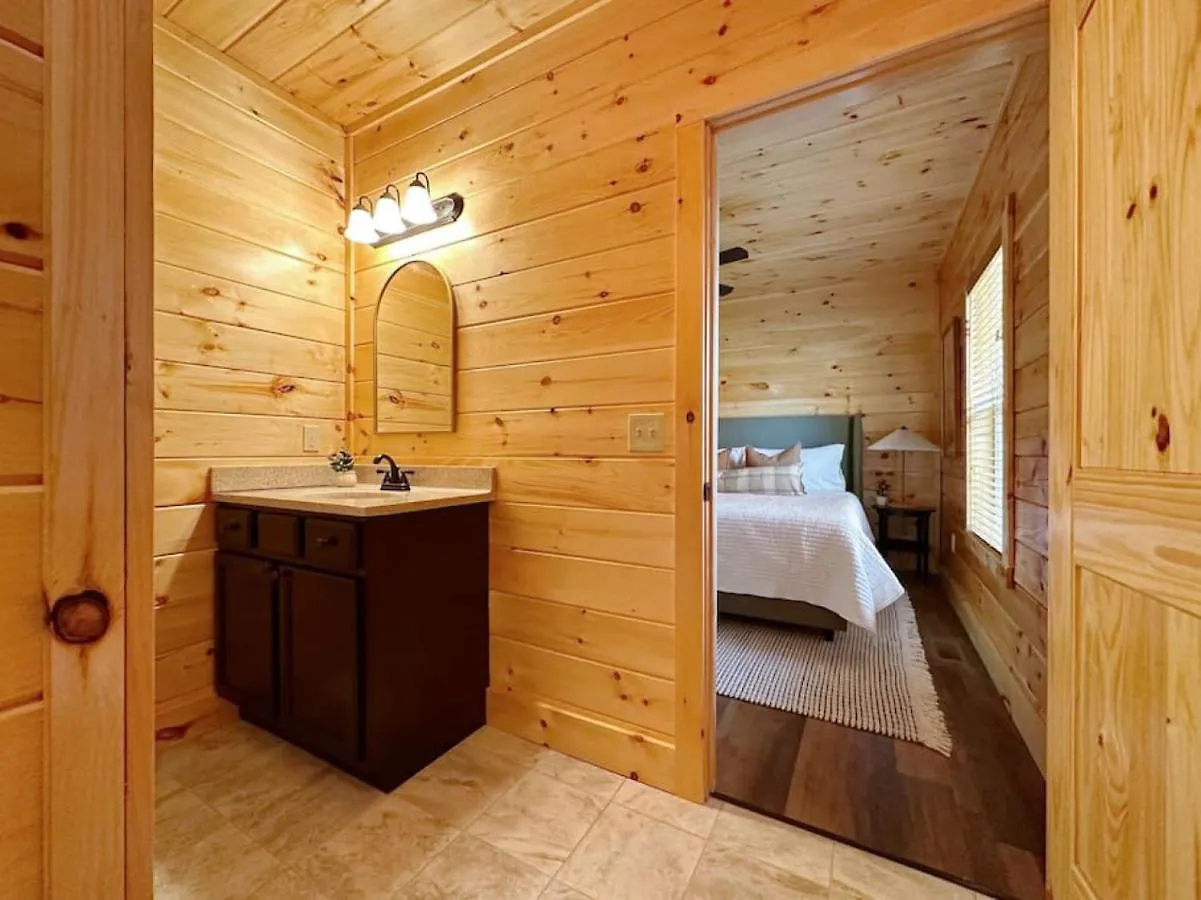 Wildwood Retreat Indoor Pool Hot Tub Game Area Holiday home Pigeon Forge