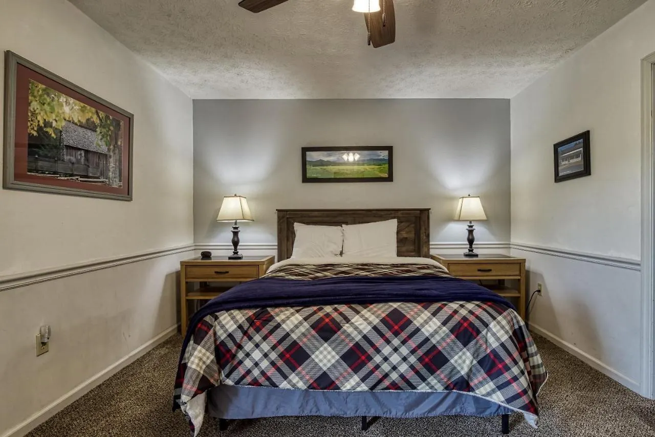 Chalet Apple Valley Hideaway, 1089 Of Free Attraction Tickets For Each Paid Day, Dollywood And More!