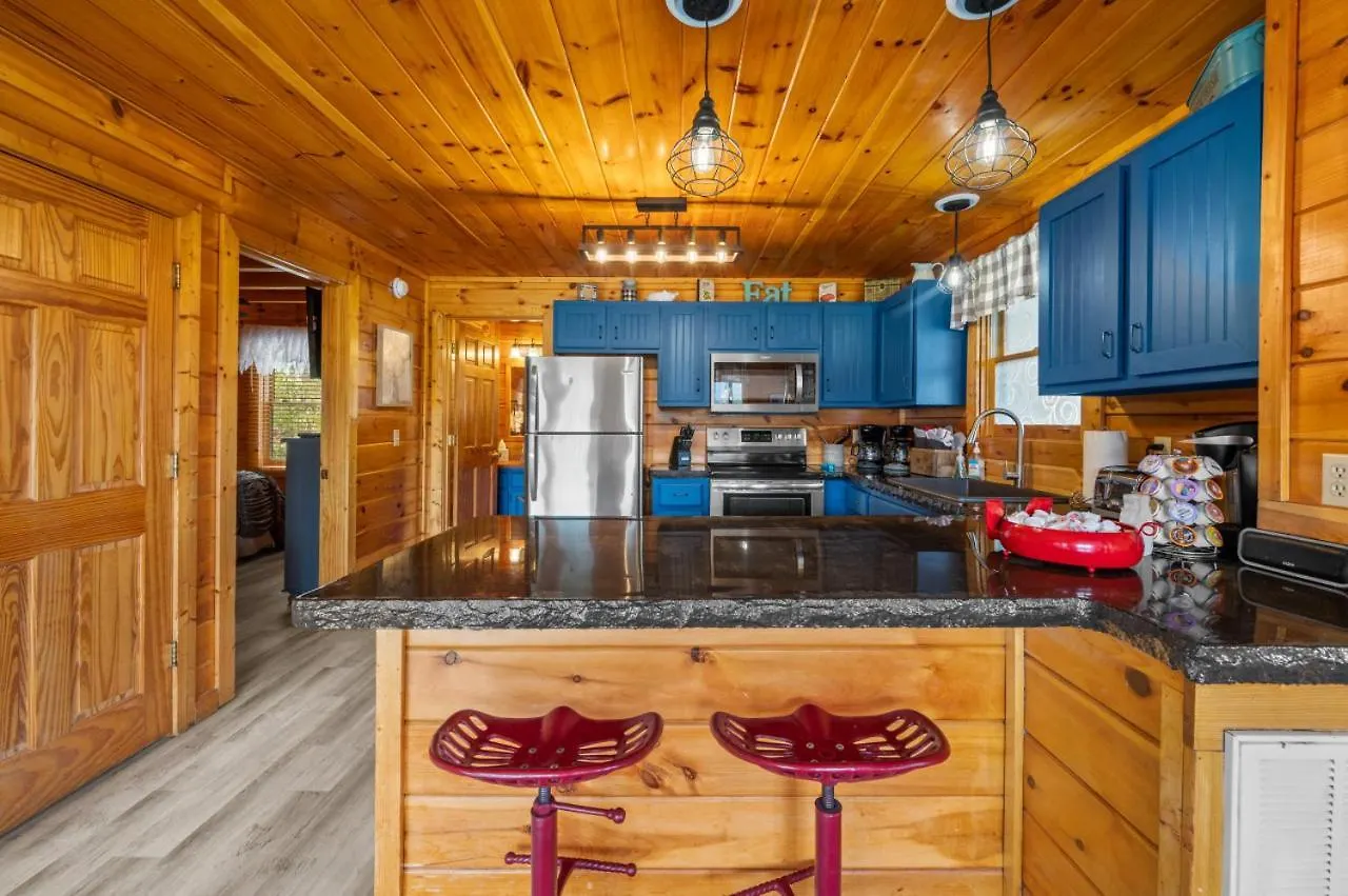 Million Dollar View - Games Table & Movie Theater! Holiday home *