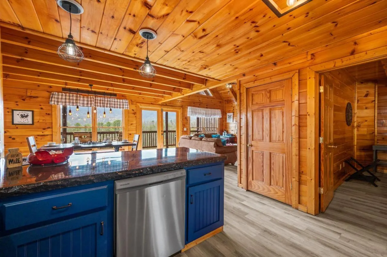 Million Dollar View - Games Table & Movie Theater! Holiday home *