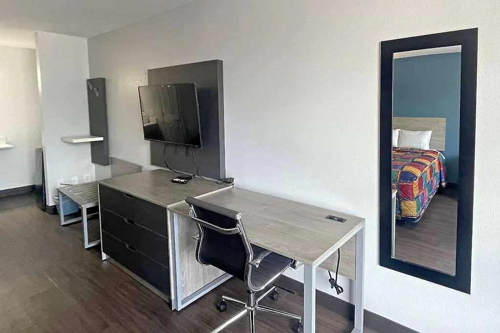 Travelodge By Wyndham Dollywood Lane 2*