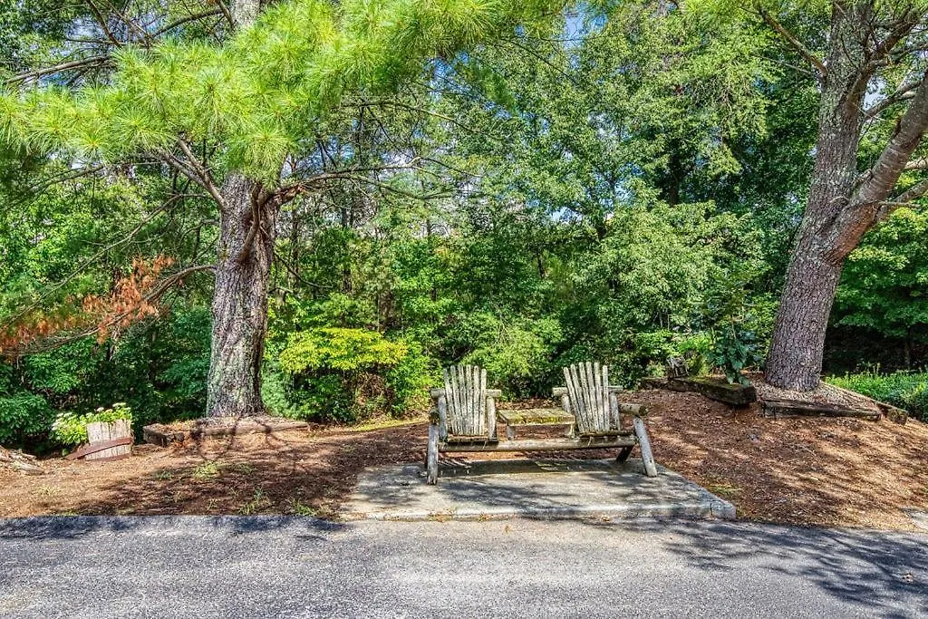 A Stones Throw, You Get 1089 Free Attraction Tickets Per Paid Day, Dollywood And Much More! Holiday home