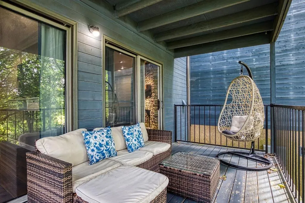 A Stones Throw, You Get 1089 Free Attraction Tickets Per Paid Day, Dollywood And Much More! Holiday home Pigeon Forge