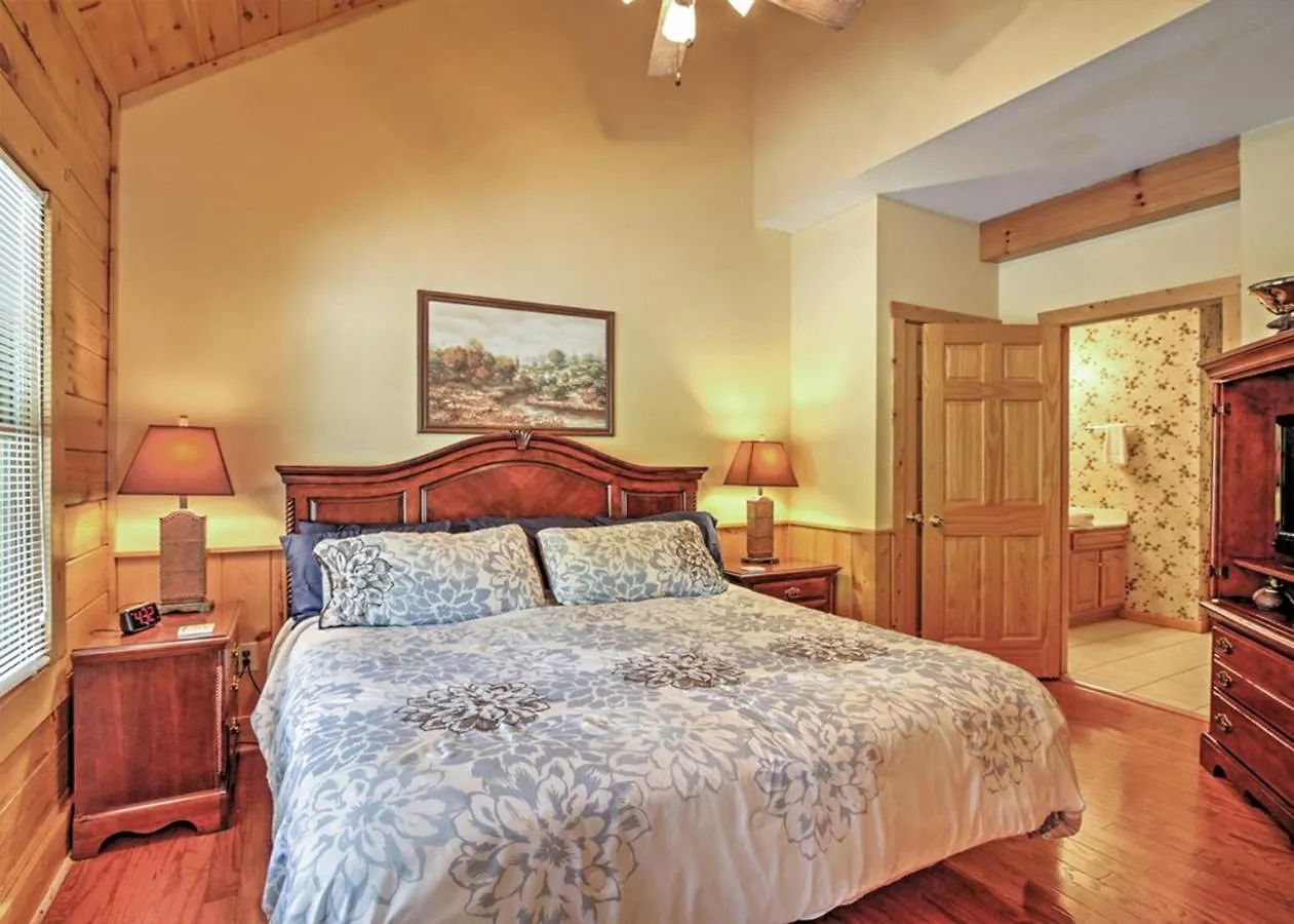 펜션 Luxury Cabin, 5 Min To Dollywood, Smoky Mountain Charm!