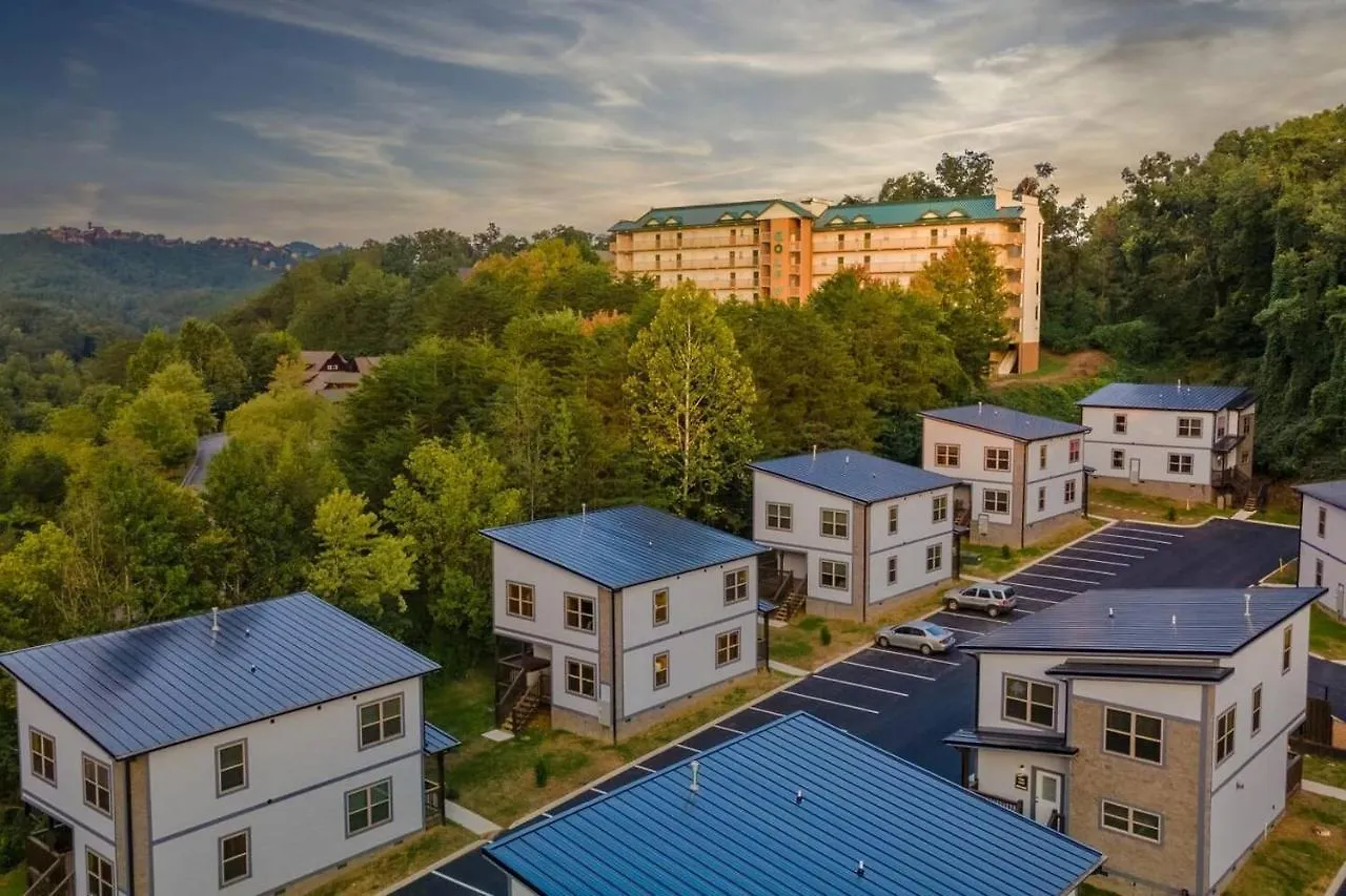 Brand New 4/4 Minutes To Dollywood! Hot Tub! Vakantiehuis Pigeon Forge