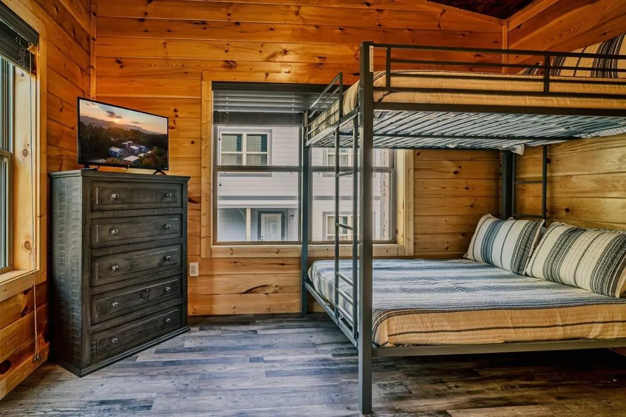 Brand New 4/4 Minutes To Dollywood! Hot Tub! *