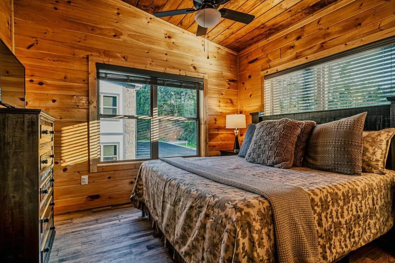 Vakantiehuis Brand New 4/4 Minutes To Dollywood! Hot Tub! Pigeon Forge