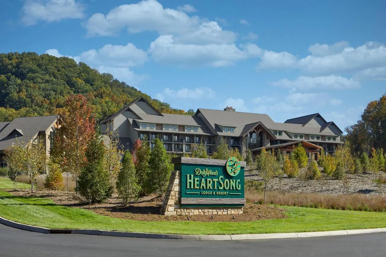Dollywood's Heartsong & 4* 비둘기 포지