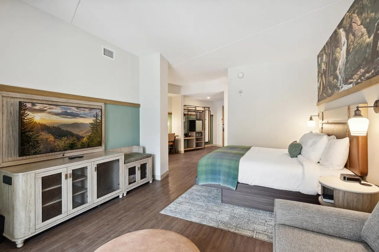 Hotel Dollywood's Heartsong &
