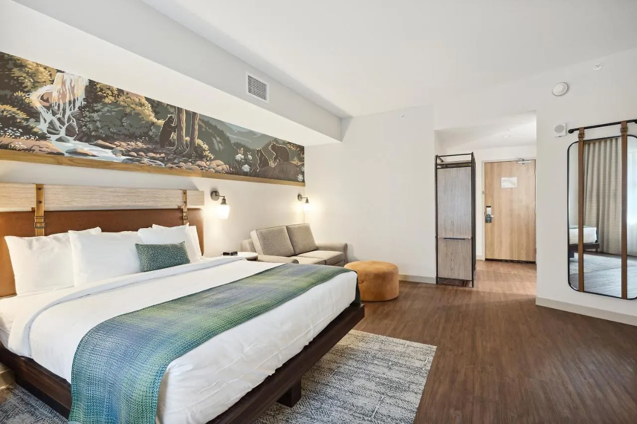 Hotel Dollywood's Heartsong &