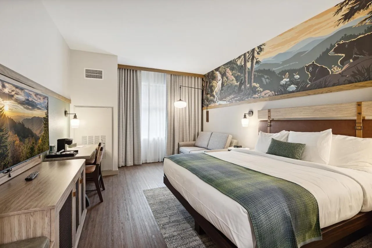 Hotel Dollywood's Heartsong & Pigeon Forge