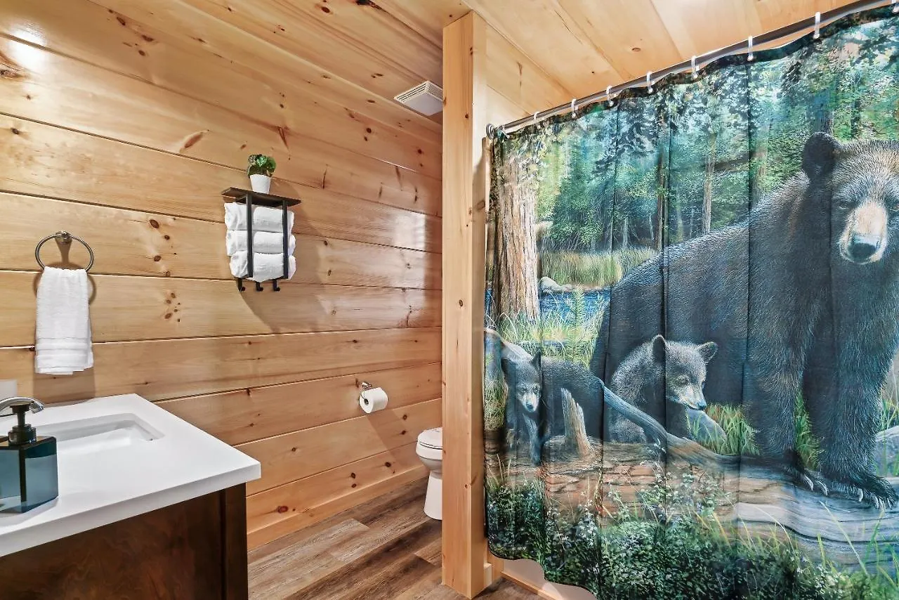Mountains R Calling, Cozy Hideaway, King Beds, Hot-tub, Arcade, Ev Ready Pigeon Forge