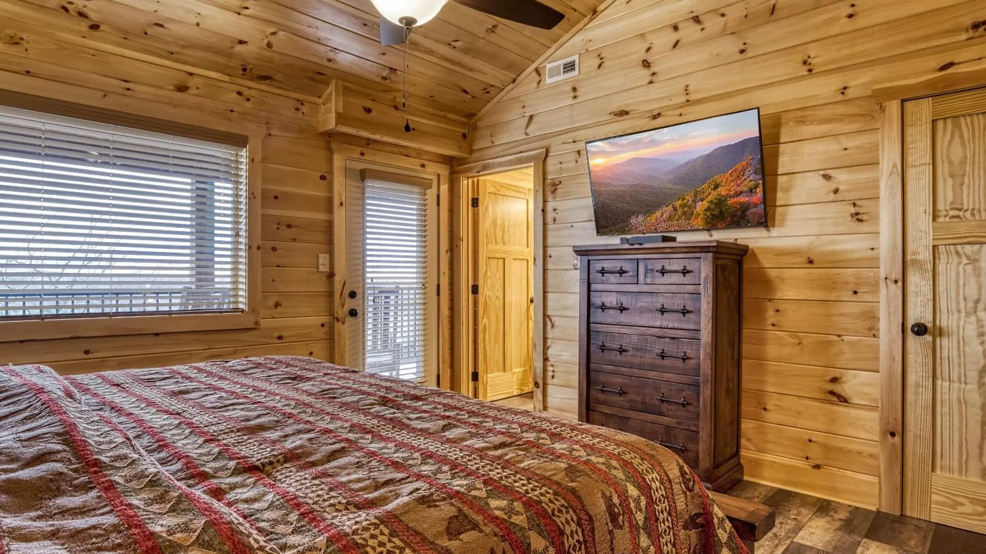 The Taj Ma Ya'll Splash, Indoor Pool, Theater Room, Game Room, 1089 Free Tickets Each Paid Day Tatil Evi Pigeon Forge