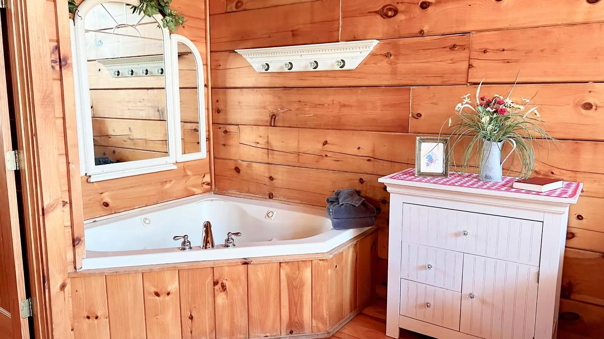 Adorable Shut'er Chalet