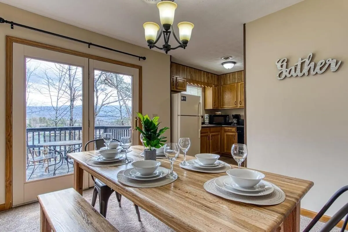 Pinecrest Townhomes-1king-2queen Unit-updated * Pigeon Forge