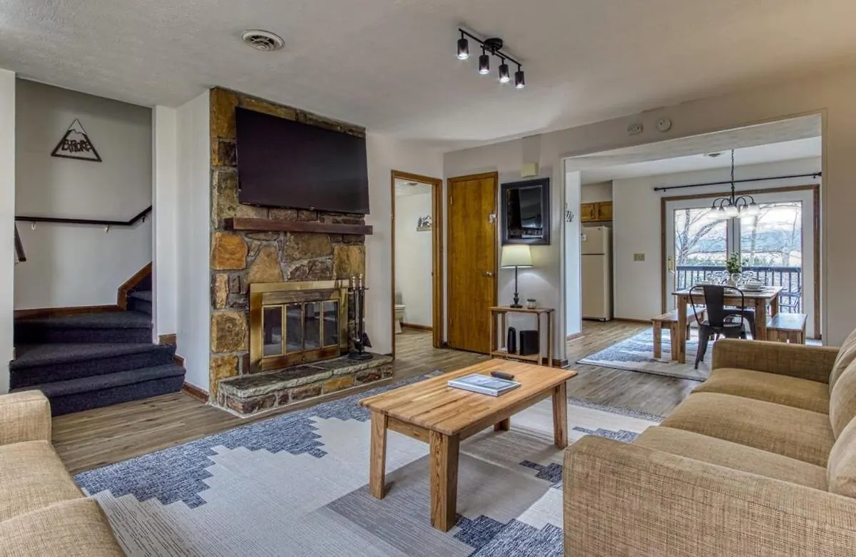 Pinecrest Townhomes-1king 2bunk Unit- Updated بيدجن فورج