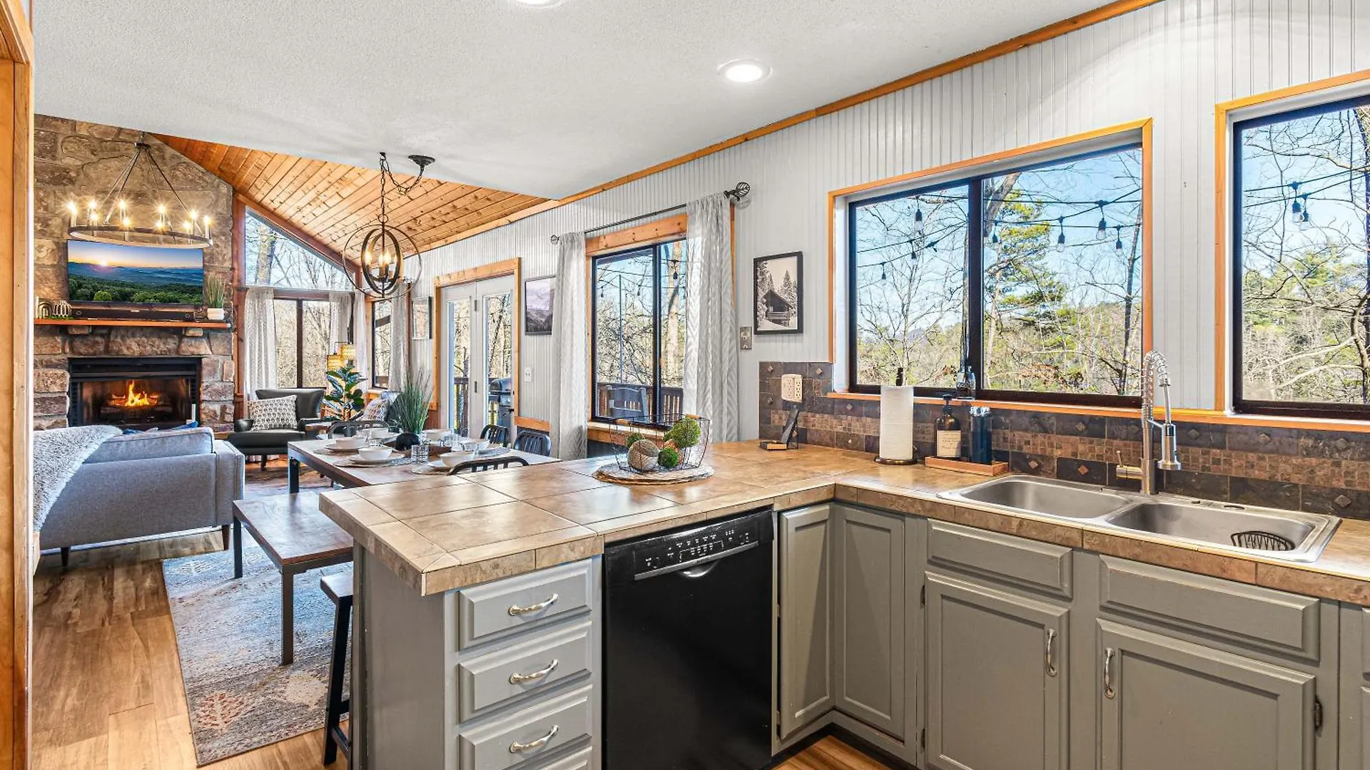 The Family Stone Luxe Sleeps 12 Hot Tub Dogfriendly Dollywood *