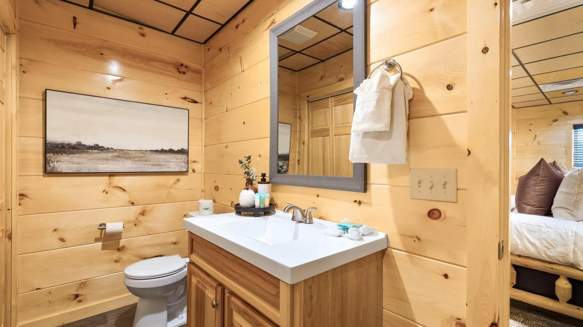 Apartment Parkway Paradise W/ Private Hot Tub