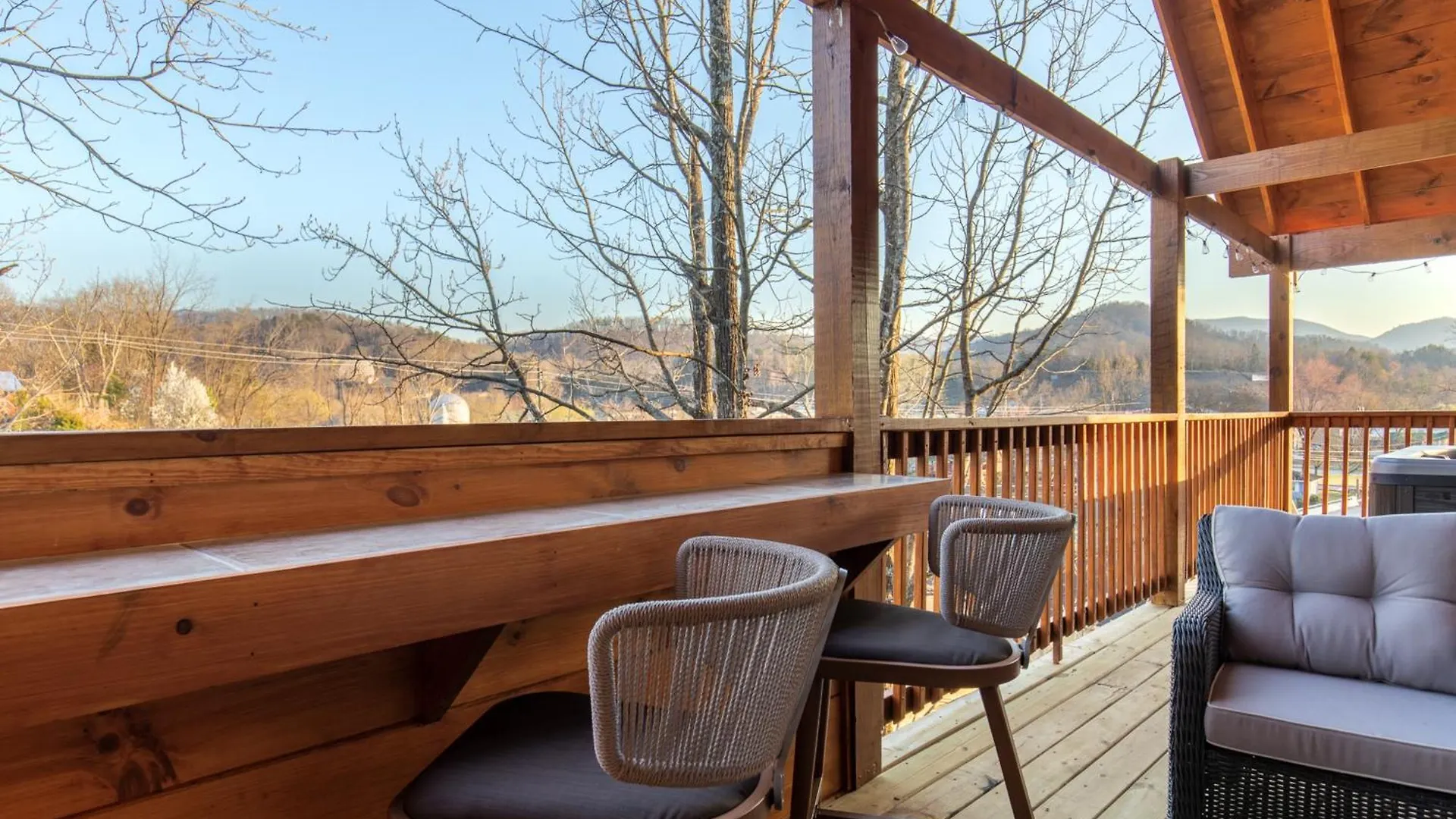 Parkway Paradise W/ Private Hot Tub