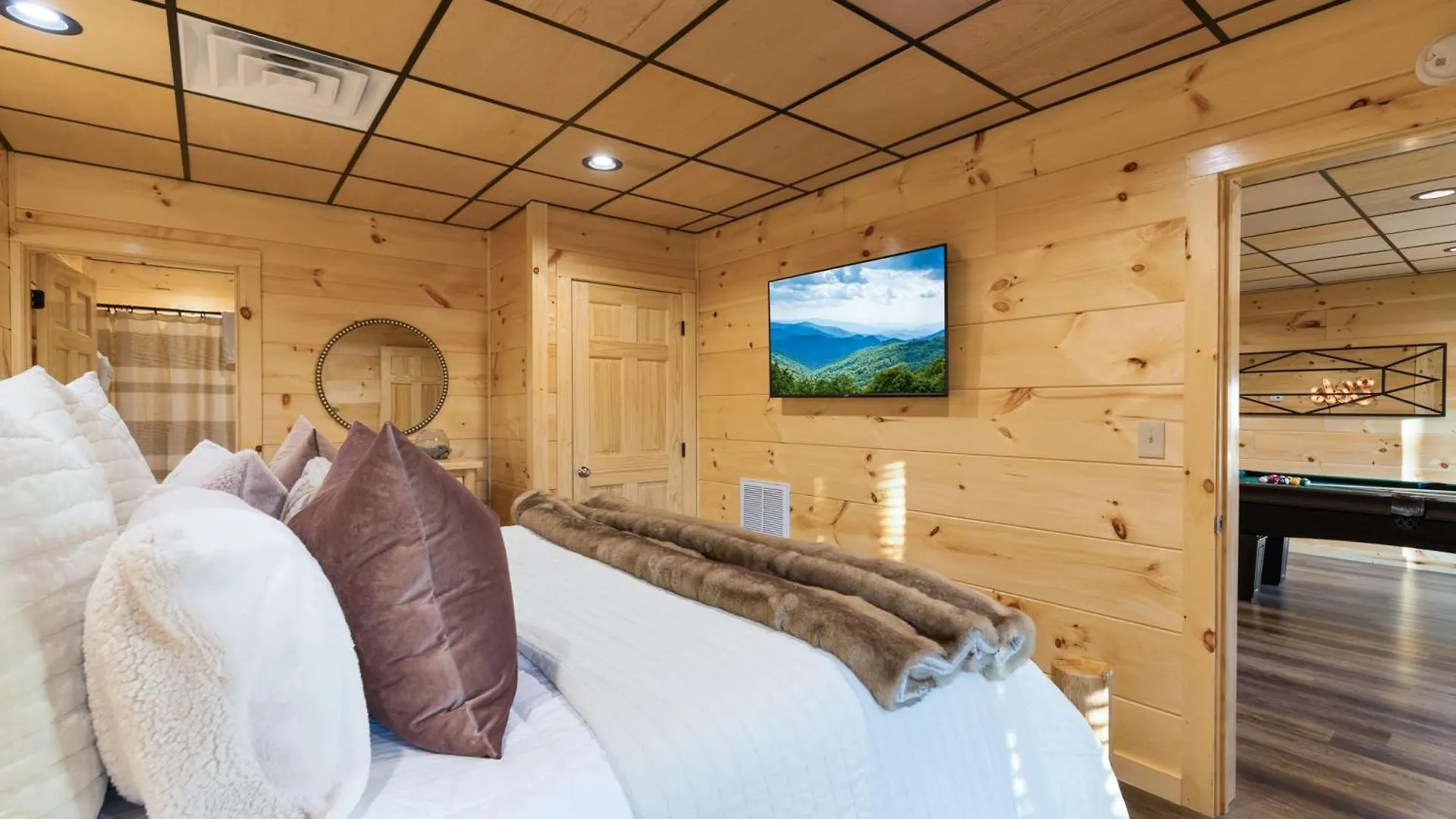 Apartment Parkway Paradise W/ Private Hot Tub Pigeon Forge