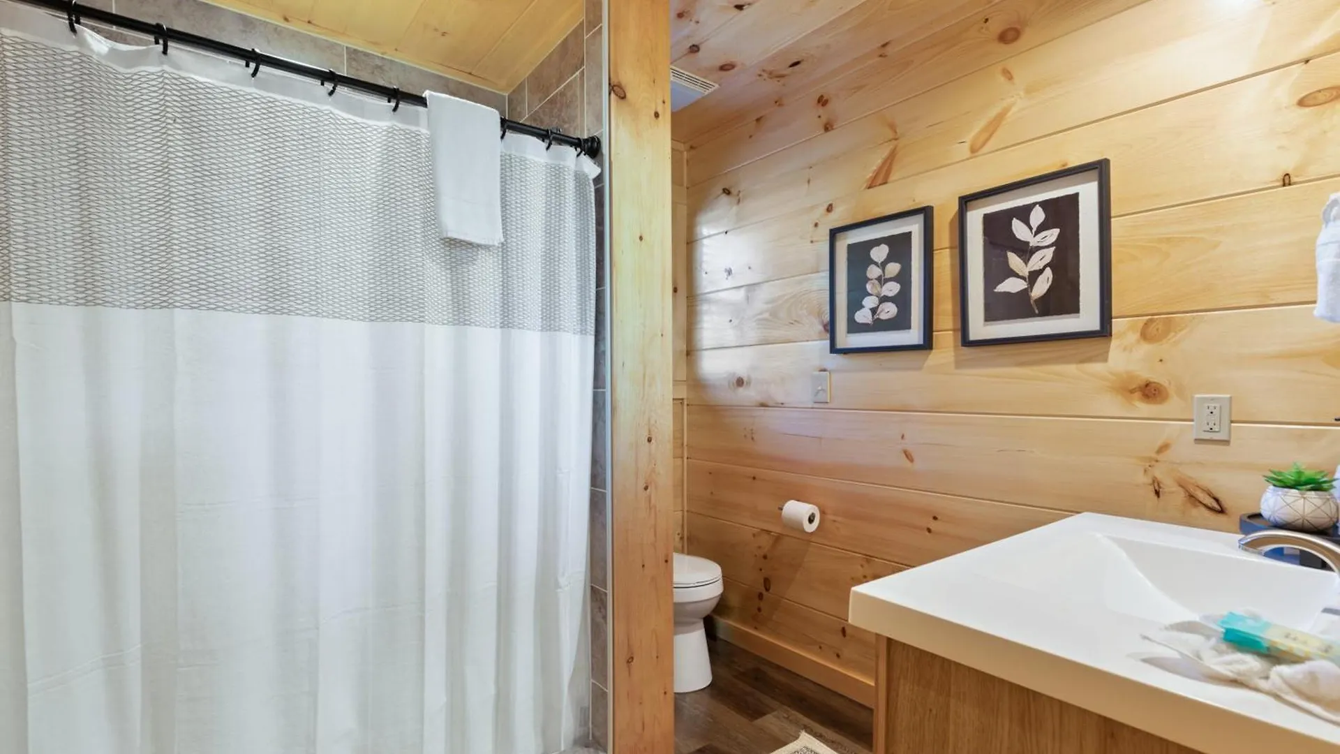 Parkway Paradise W/ Private Hot Tub * Pigeon Forge