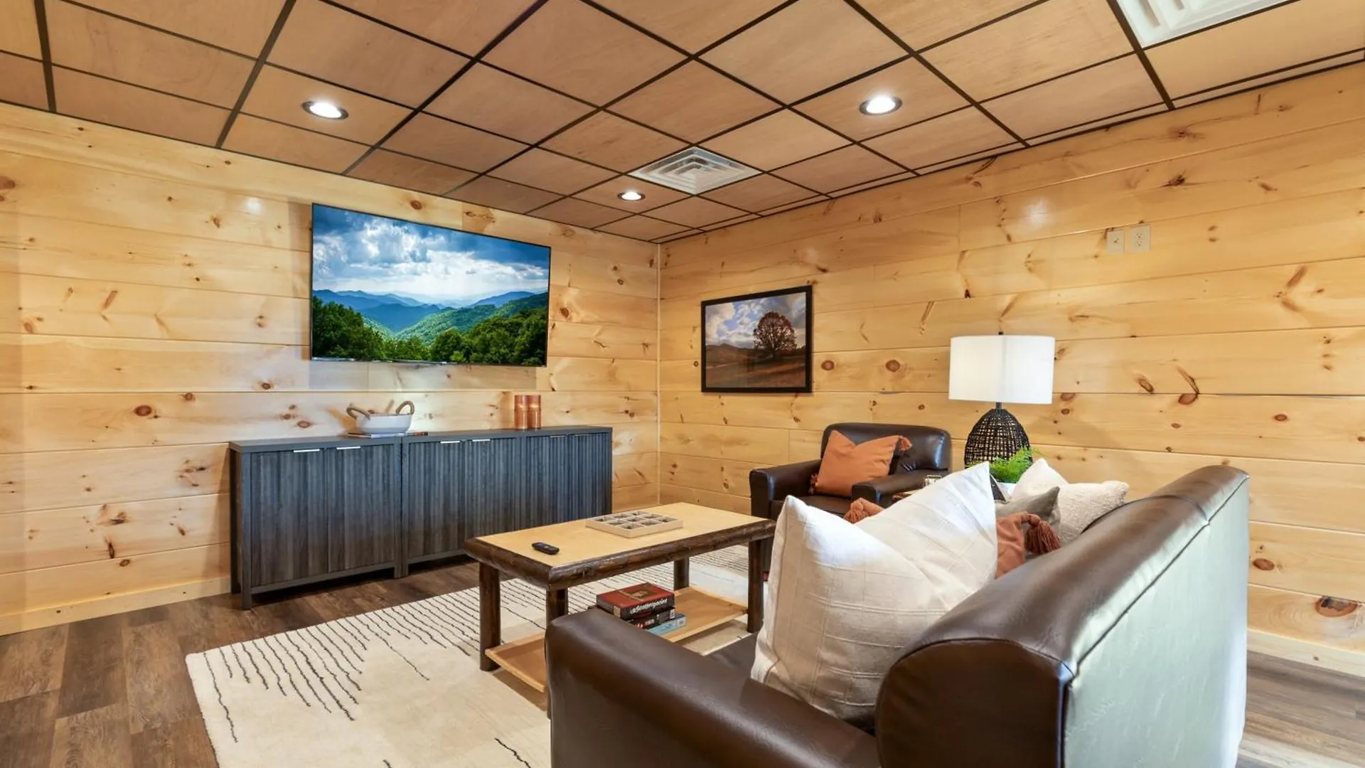 Parkway Paradise W/ Private Hot Tub Pigeon Forge