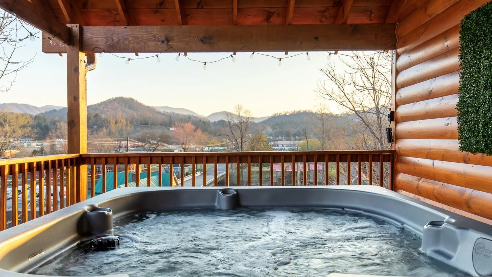 Apartment Parkway Paradise W/ Private Hot Tub *